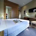 Mercure Centro Saint John Hotel 4*