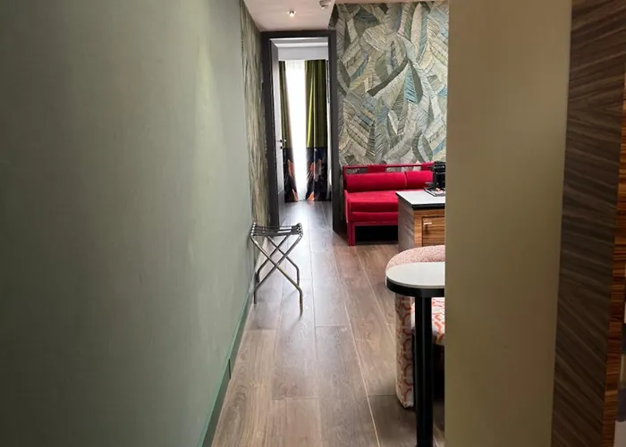 Отель Mercure Centro Saint John 4*