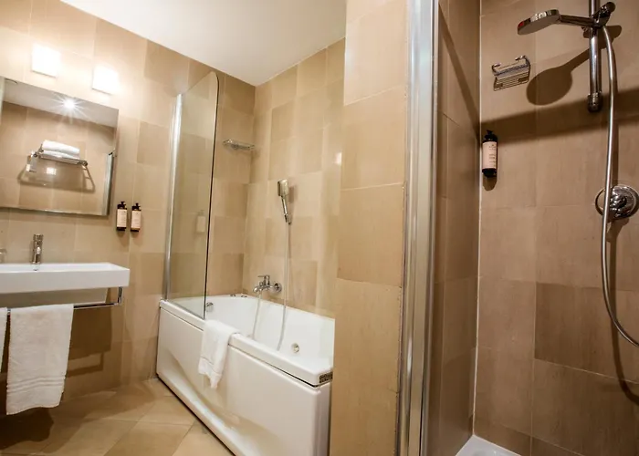 Отель Mercure Centro Saint John 4*