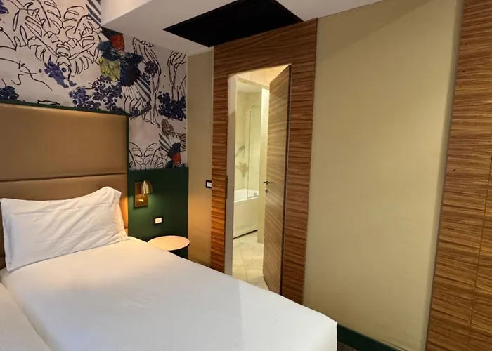 Отель Mercure Centro Saint John Рим